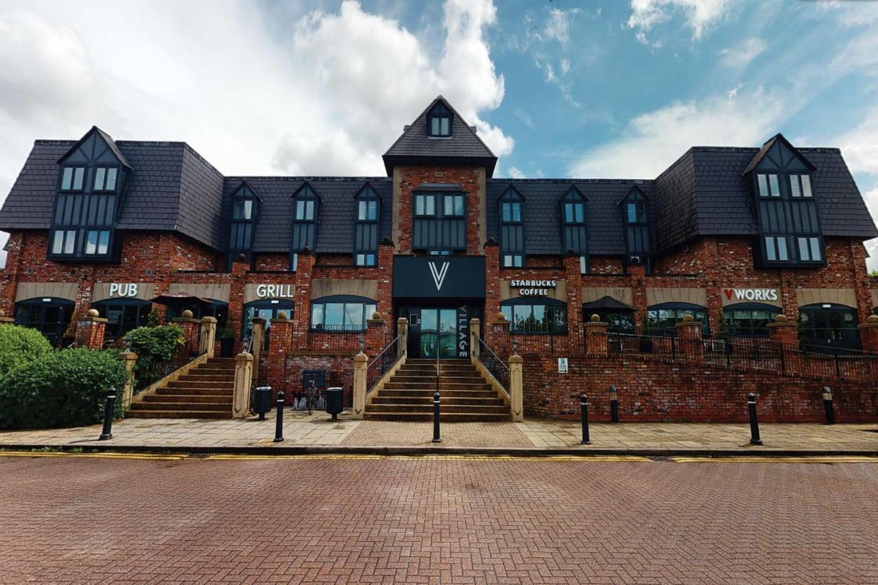 Village Hotel Warrington Exteriör bild