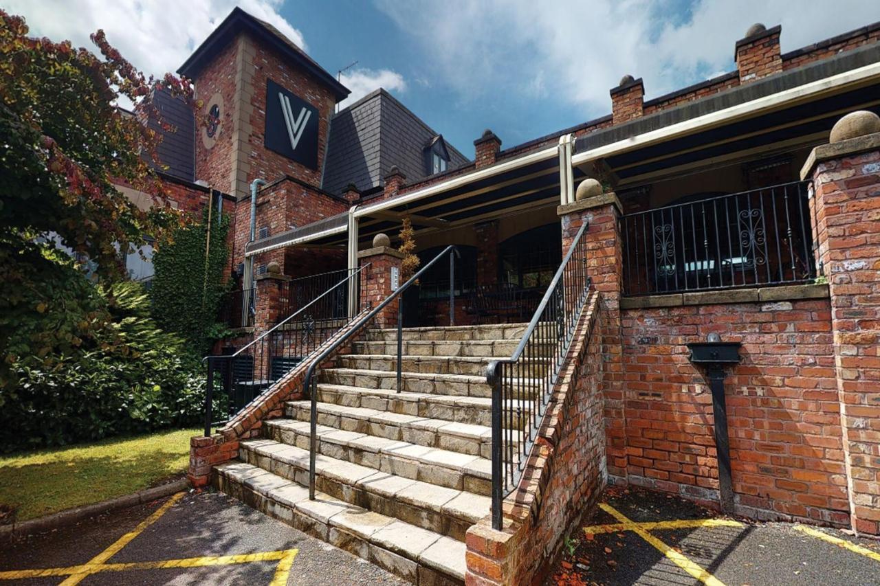 Village Hotel Warrington Exteriör bild
