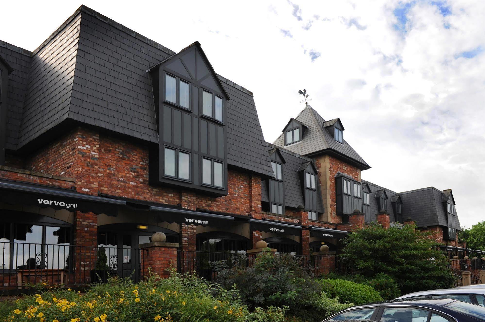 Village Hotel Warrington Exteriör bild