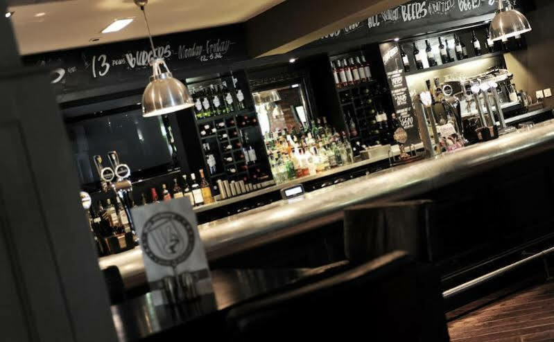 Village Hotel Warrington Exteriör bild